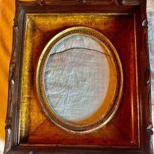 Vintage oak picture frame with oval inset